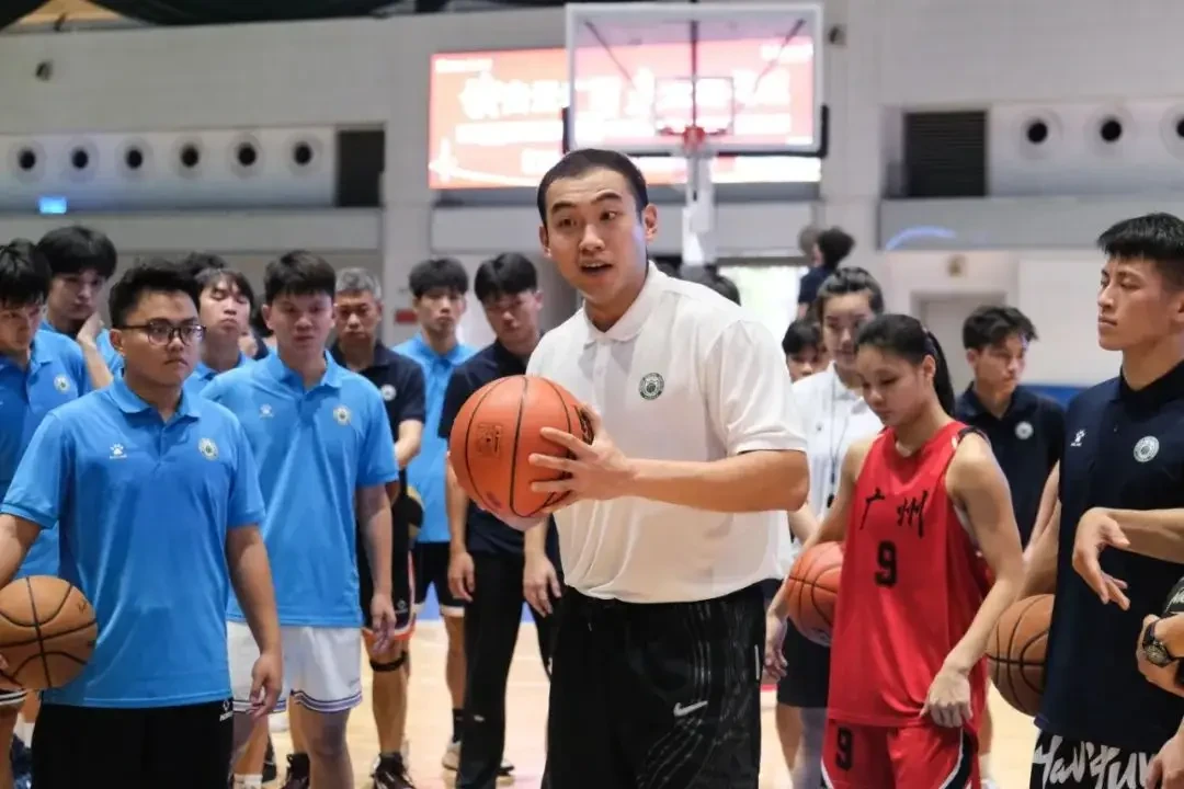 篮球青训营中的体能训练方案有哪些?_0